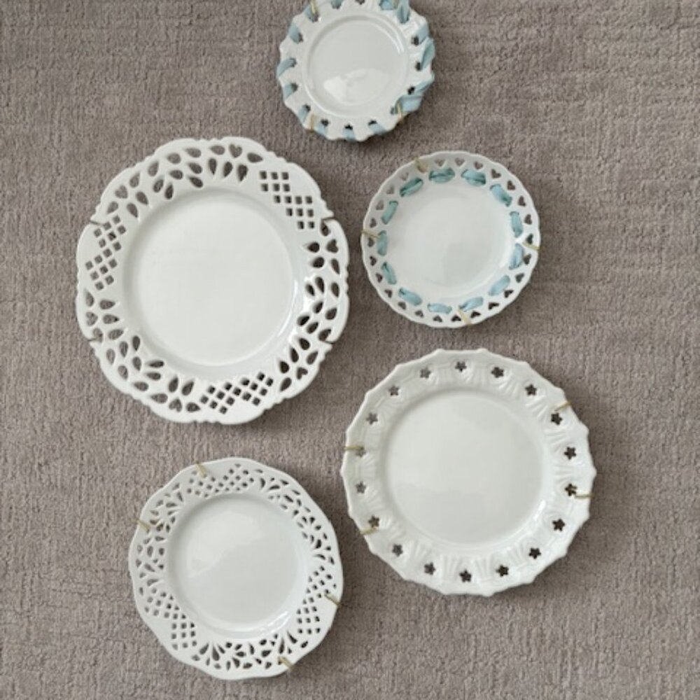 Two's Company White Victoria Cutout Lattice Wall Plate Decorative - 5 plates